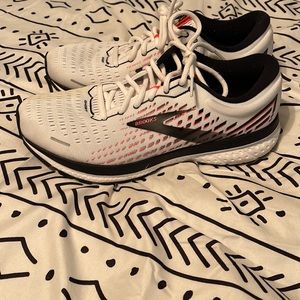 Brooks women’s 11Wide